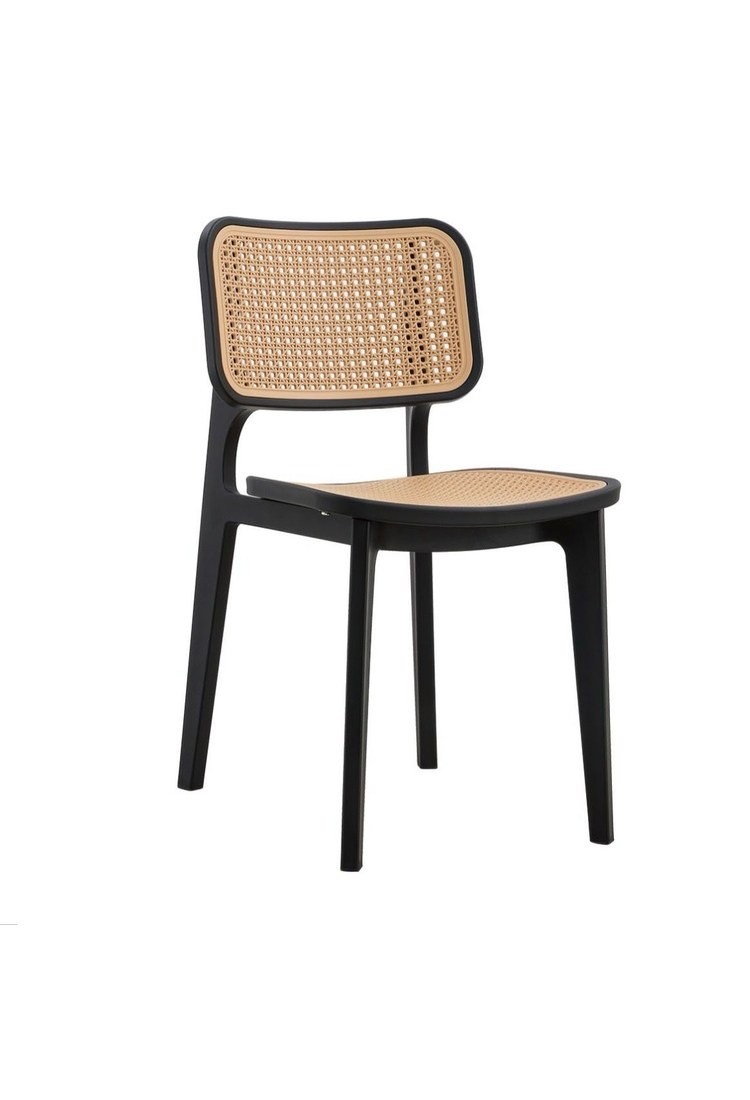 Sedia in resina e rattan